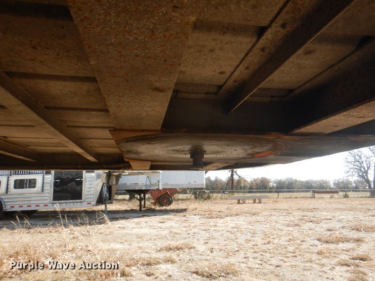 image for item DH5415 2002 Merritt livestock trailer