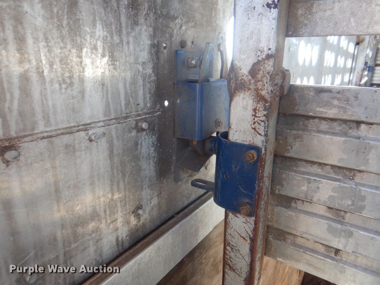 image for item DH5415 2002 Merritt livestock trailer