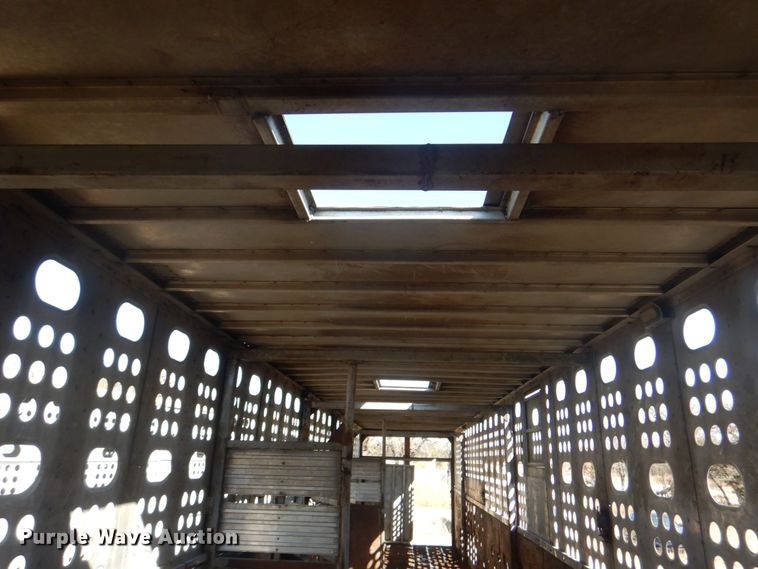 image for item DH5415 2002 Merritt livestock trailer