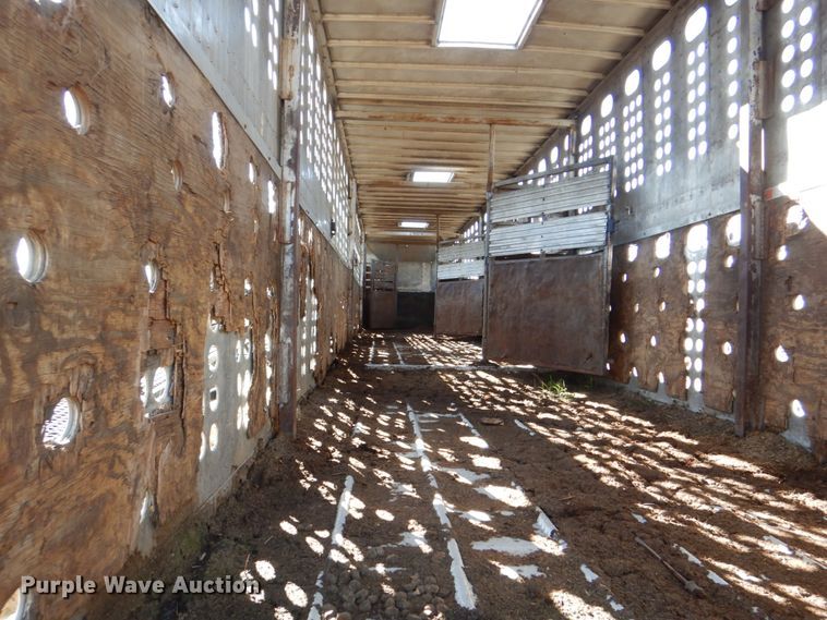 image for item DH5415 2002 Merritt livestock trailer