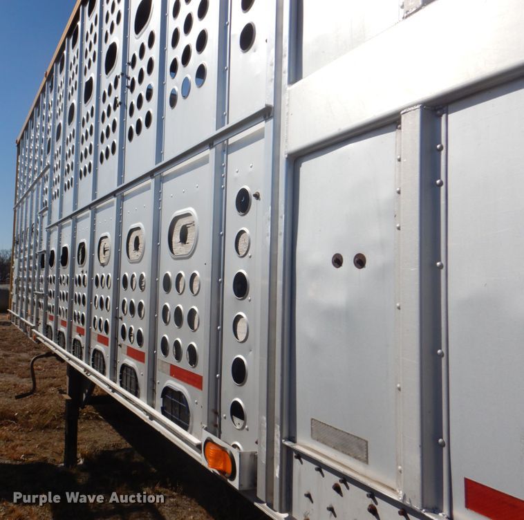 image for item DH5415 2002 Merritt livestock trailer