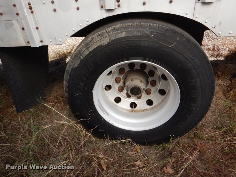 image for item DH5415 2002 Merritt livestock trailer