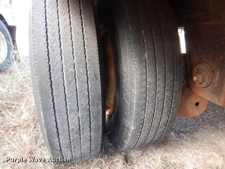 image for item DH5415 2002 Merritt livestock trailer