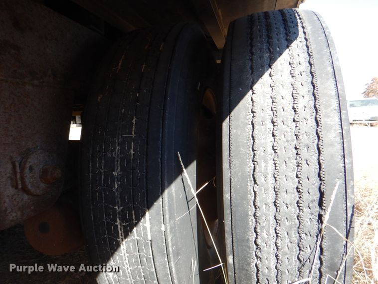 image for item DH5415 2002 Merritt livestock trailer