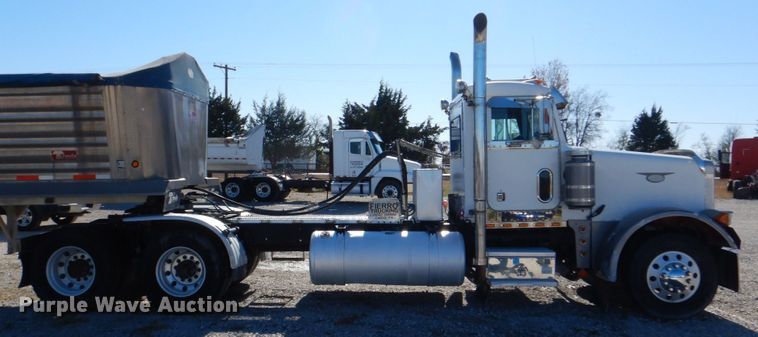image for item DH5417 1995 Peterbilt 378  semi truck