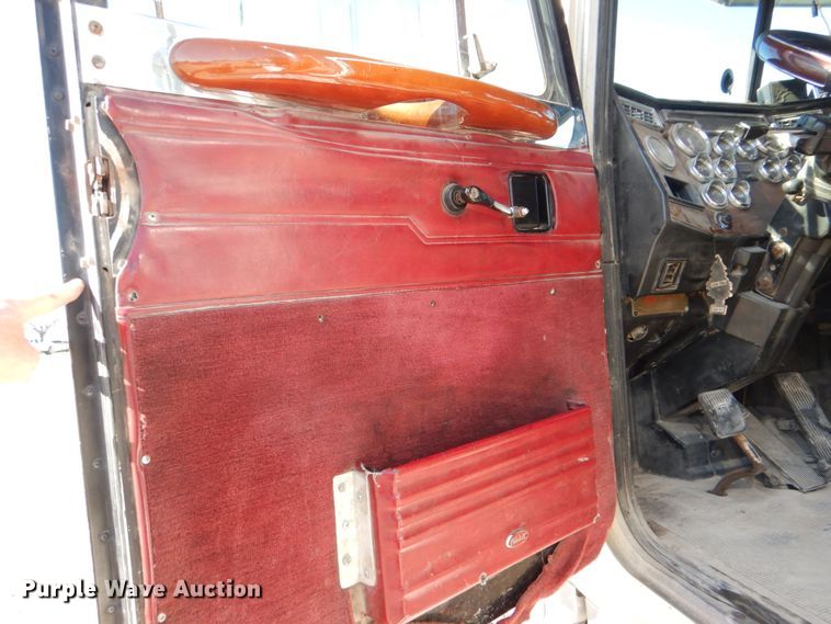 image for item DH5417 1995 Peterbilt 378  semi truck