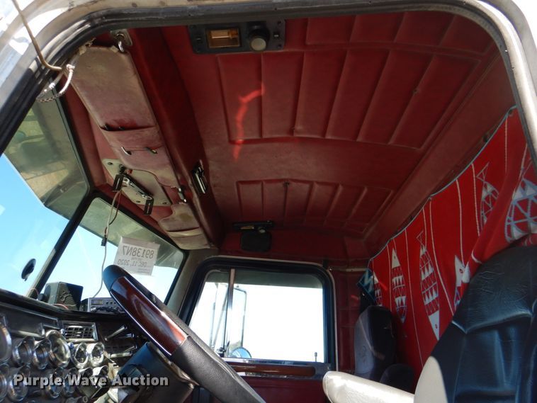 image for item DH5417 1995 Peterbilt 378  semi truck