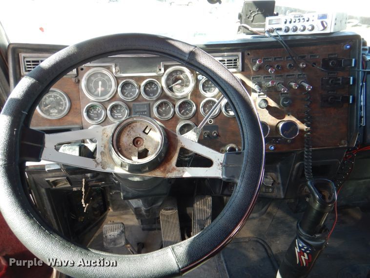 image for item DH5417 1995 Peterbilt 378  semi truck