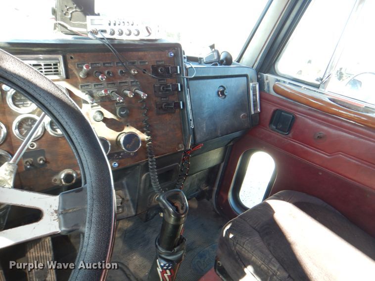 image for item DH5417 1995 Peterbilt 378  semi truck