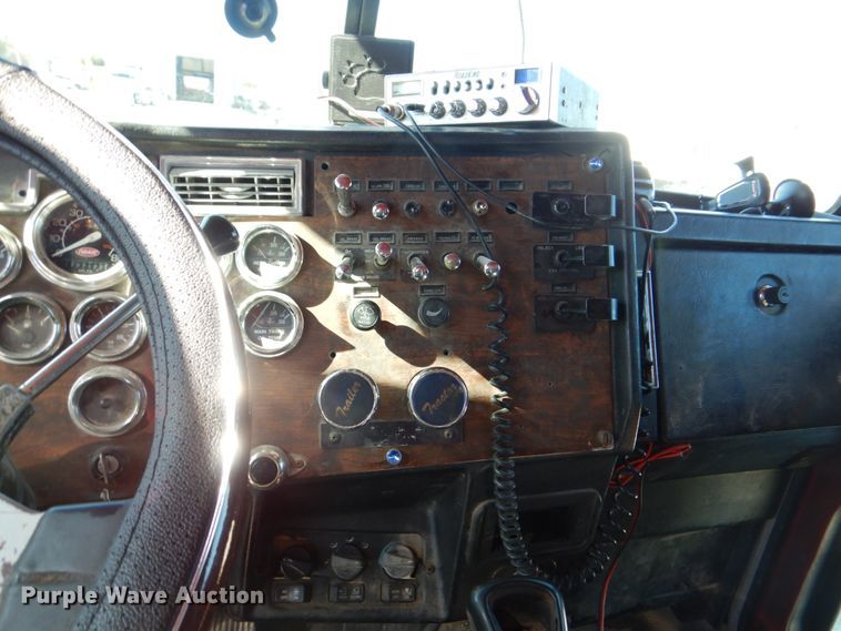 image for item DH5417 1995 Peterbilt 378  semi truck