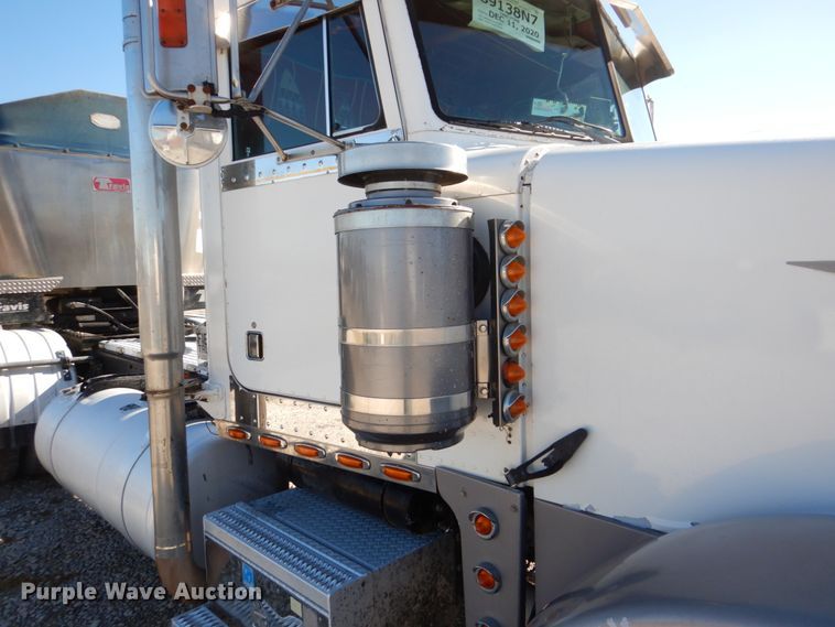 image for item DH5417 1995 Peterbilt 378  semi truck