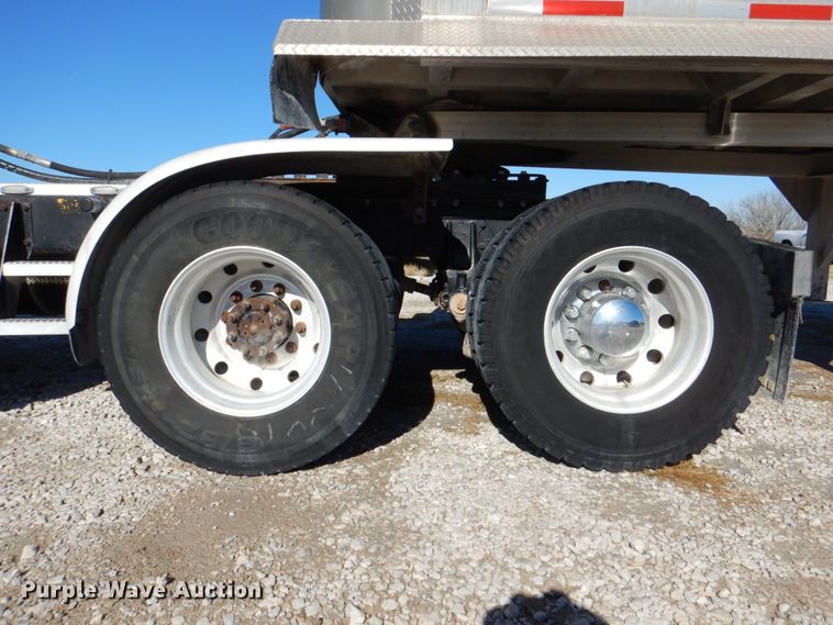 image for item DH5417 1995 Peterbilt 378  semi truck