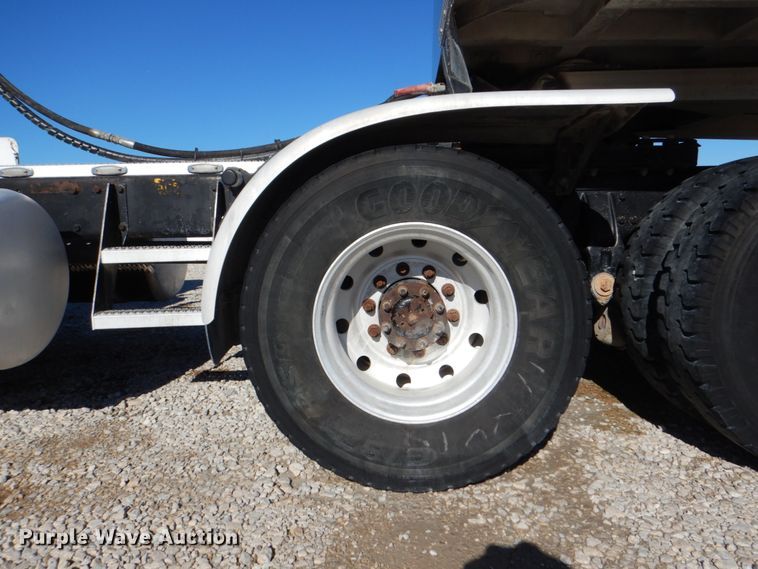 image for item DH5417 1995 Peterbilt 378  semi truck