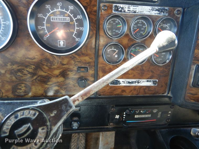 image for item DI1007 1997 Kenworth T800  dump truck