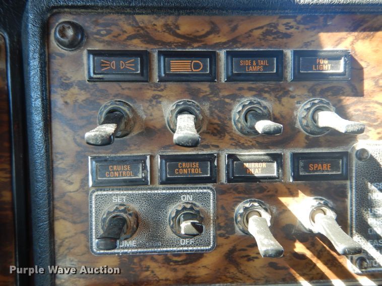 image for item DI1007 1997 Kenworth T800  dump truck