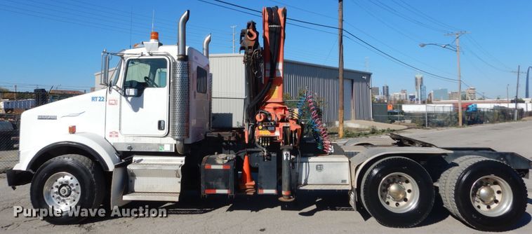 image for item DI1010 2005 Kenworth T800  semi truck with crane