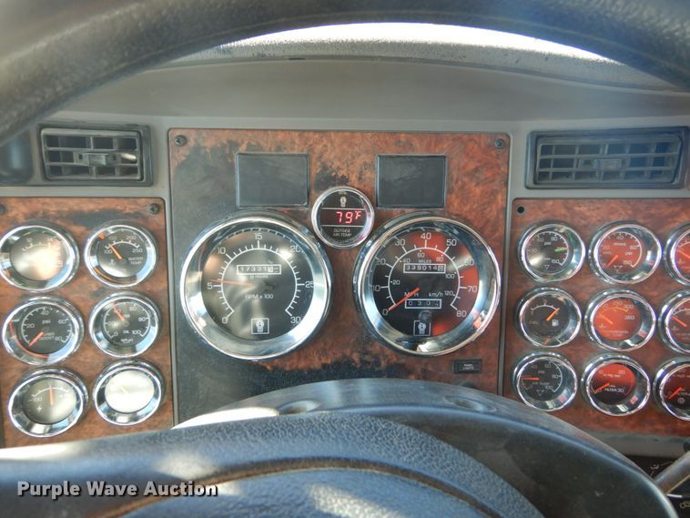 image for item DI1010 2005 Kenworth T800  semi truck with crane