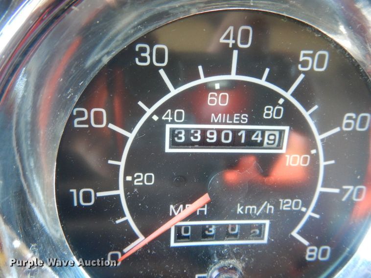 image for item DI1010 2005 Kenworth T800  semi truck with crane