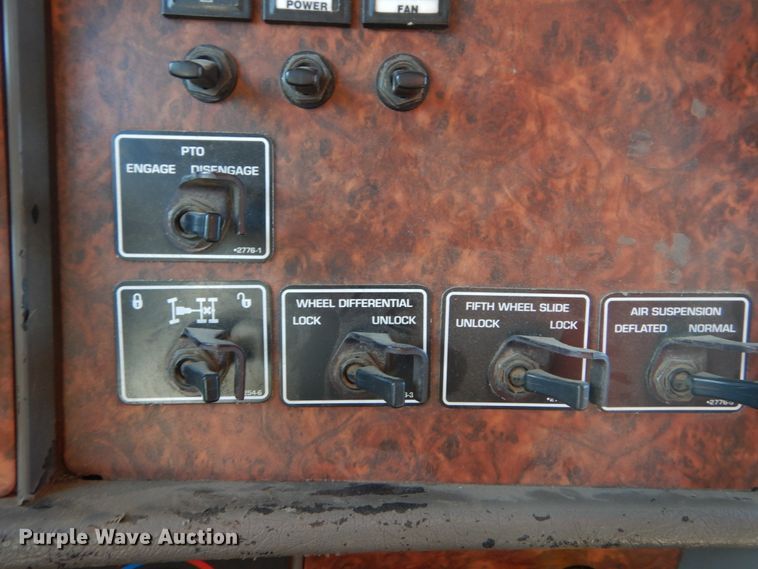 image for item DI1010 2005 Kenworth T800  semi truck with crane