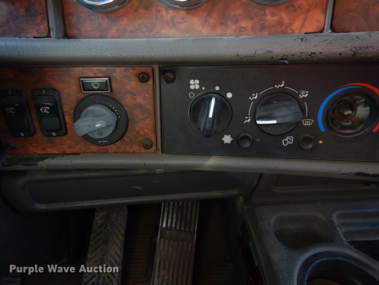 image for item DI1010 2005 Kenworth T800  semi truck with crane