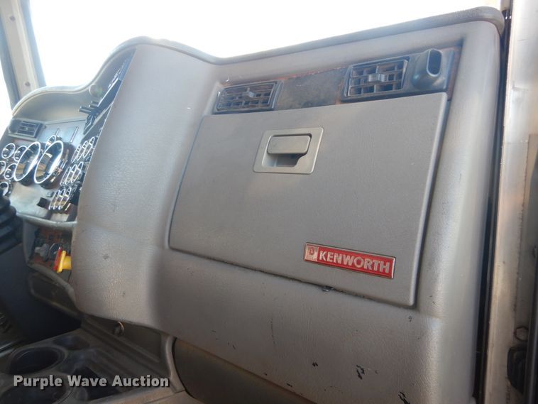 image for item DI1010 2005 Kenworth T800  semi truck with crane