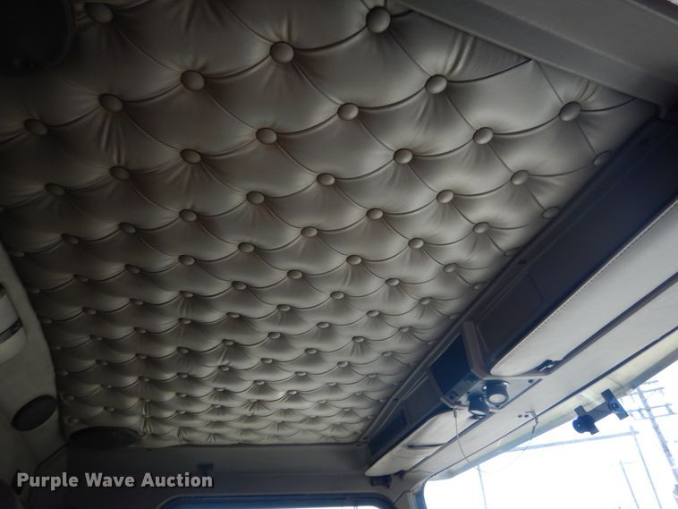 image for item DI1010 2005 Kenworth T800  semi truck with crane