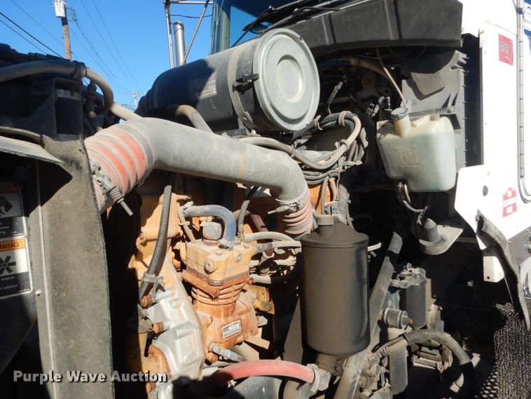 image for item DI1010 2005 Kenworth T800  semi truck with crane