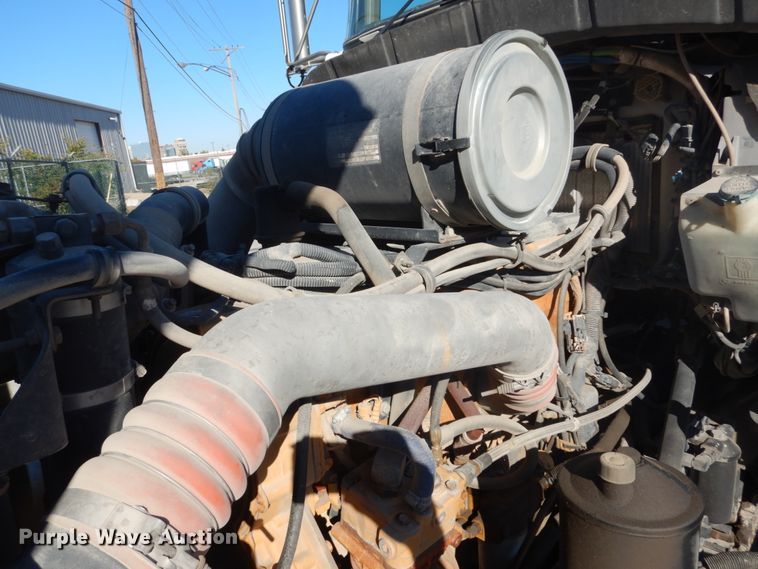 image for item DI1010 2005 Kenworth T800  semi truck with crane