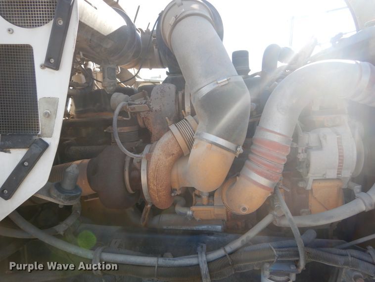 image for item DI1010 2005 Kenworth T800  semi truck with crane