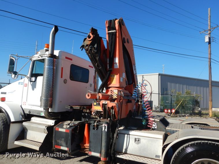 image for item DI1010 2005 Kenworth T800  semi truck with crane