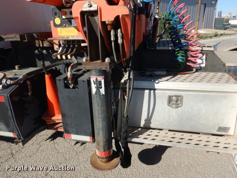 image for item DI1010 2005 Kenworth T800  semi truck with crane