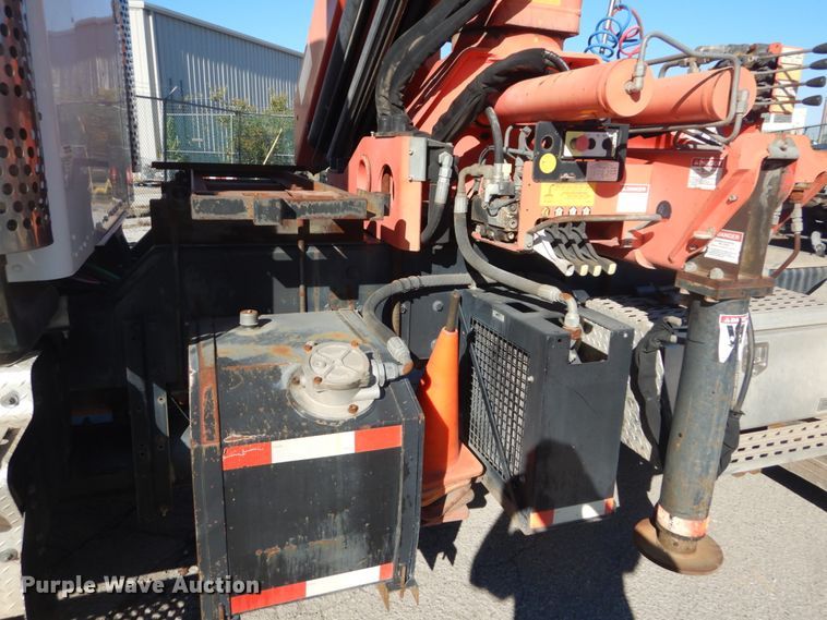 image for item DI1010 2005 Kenworth T800  semi truck with crane