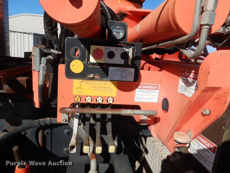 image for item DI1010 2005 Kenworth T800  semi truck with crane