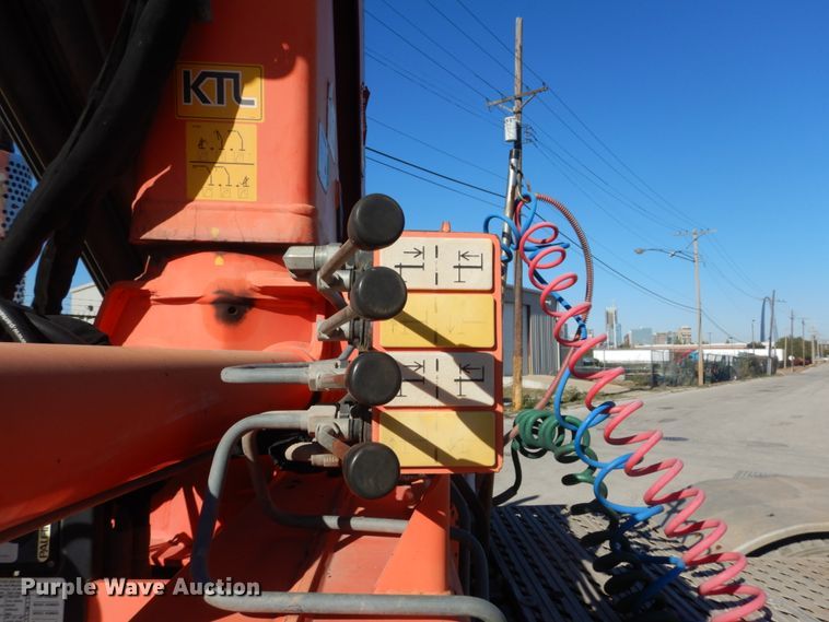 image for item DI1010 2005 Kenworth T800  semi truck with crane