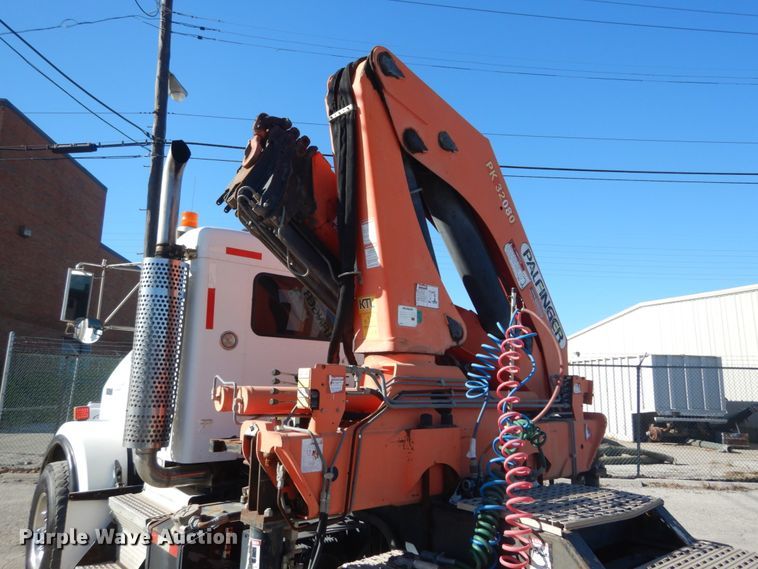 image for item DI1010 2005 Kenworth T800  semi truck with crane