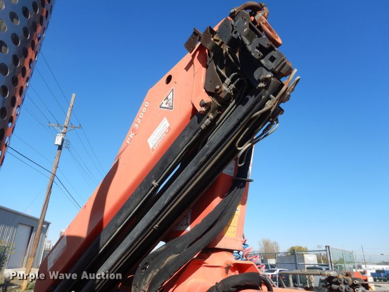 image for item DI1010 2005 Kenworth T800  semi truck with crane