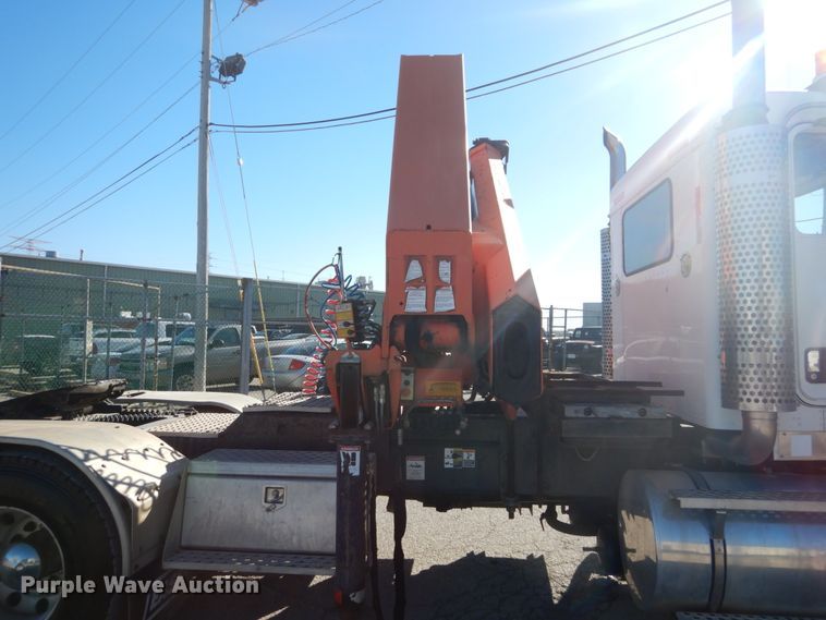 image for item DI1010 2005 Kenworth T800  semi truck with crane