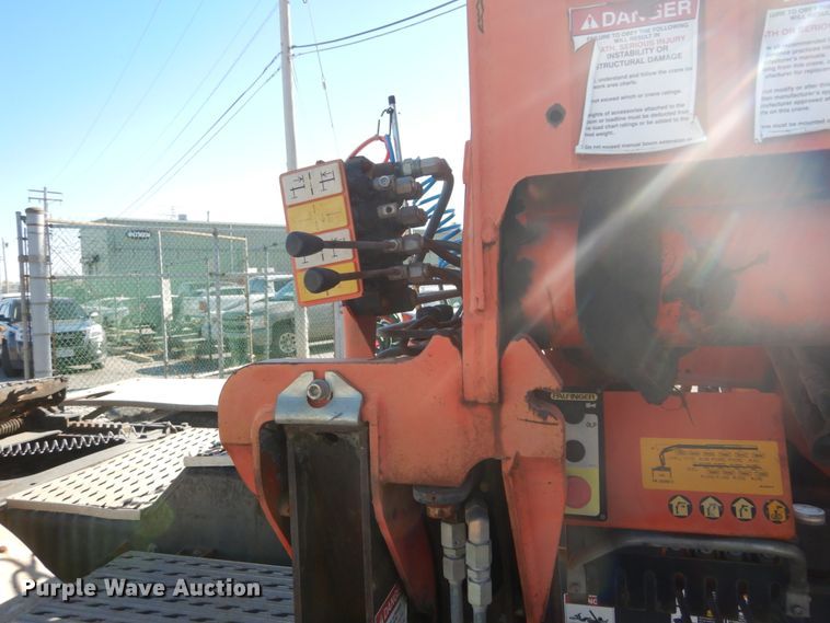 image for item DI1010 2005 Kenworth T800  semi truck with crane