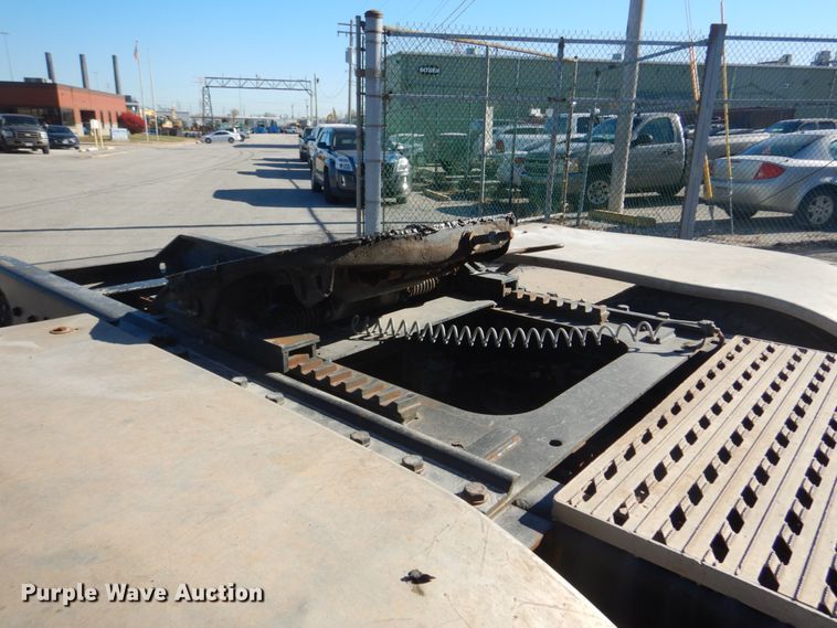 image for item DI1010 2005 Kenworth T800  semi truck with crane