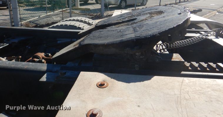 image for item DI1010 2005 Kenworth T800  semi truck with crane