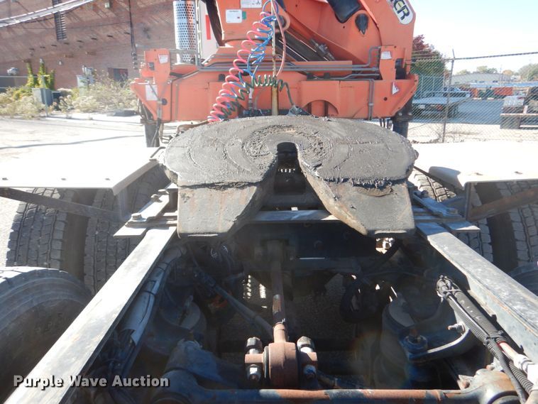 image for item DI1010 2005 Kenworth T800  semi truck with crane