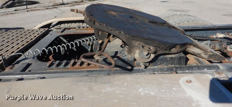 image for item DI1010 2005 Kenworth T800  semi truck with crane