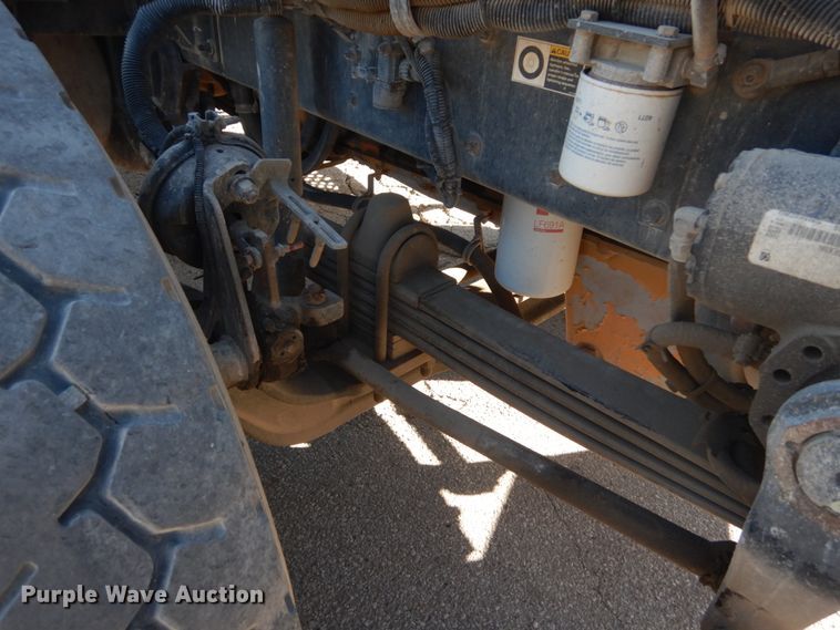 image for item DI1010 2005 Kenworth T800  semi truck with crane