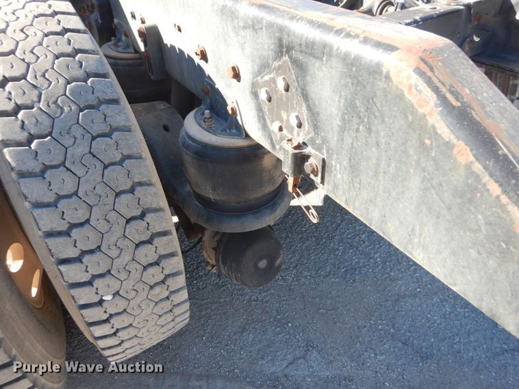 image for item DI1010 2005 Kenworth T800  semi truck with crane