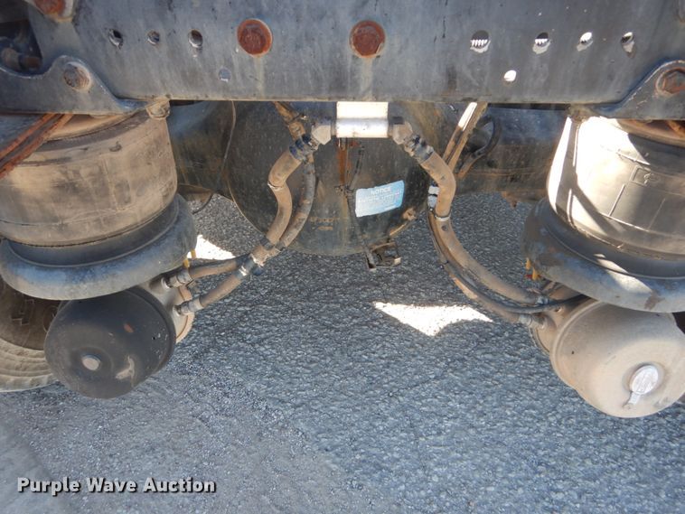 image for item DI1010 2005 Kenworth T800  semi truck with crane