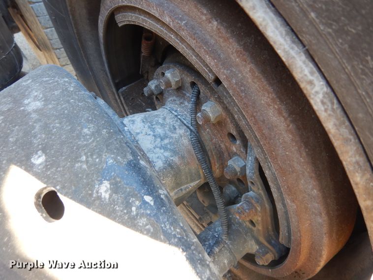 image for item DI1010 2005 Kenworth T800  semi truck with crane