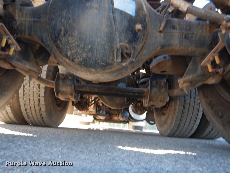 image for item DI1010 2005 Kenworth T800  semi truck with crane