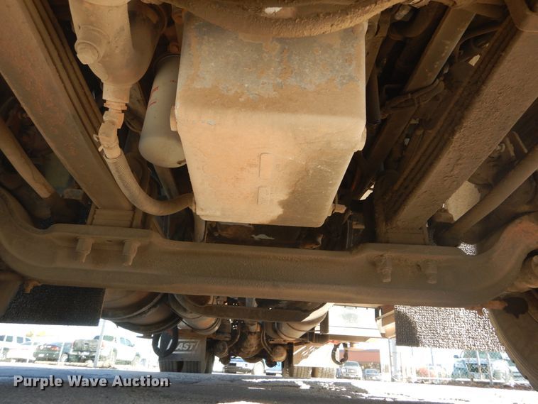 image for item DI1010 2005 Kenworth T800  semi truck with crane