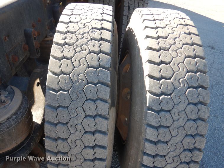 image for item DI1010 2005 Kenworth T800  semi truck with crane