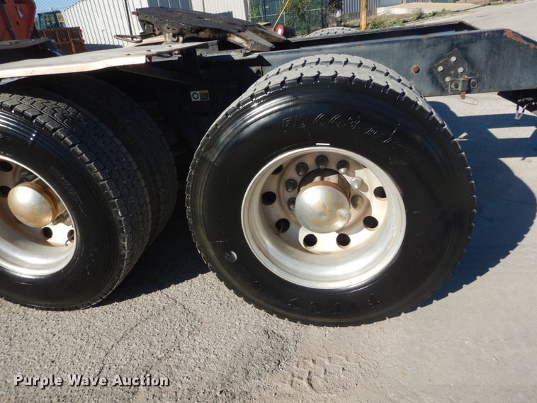 image for item DI1010 2005 Kenworth T800  semi truck with crane